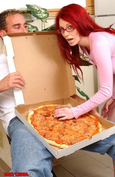 16P redhead chick sucking cock through a pizza