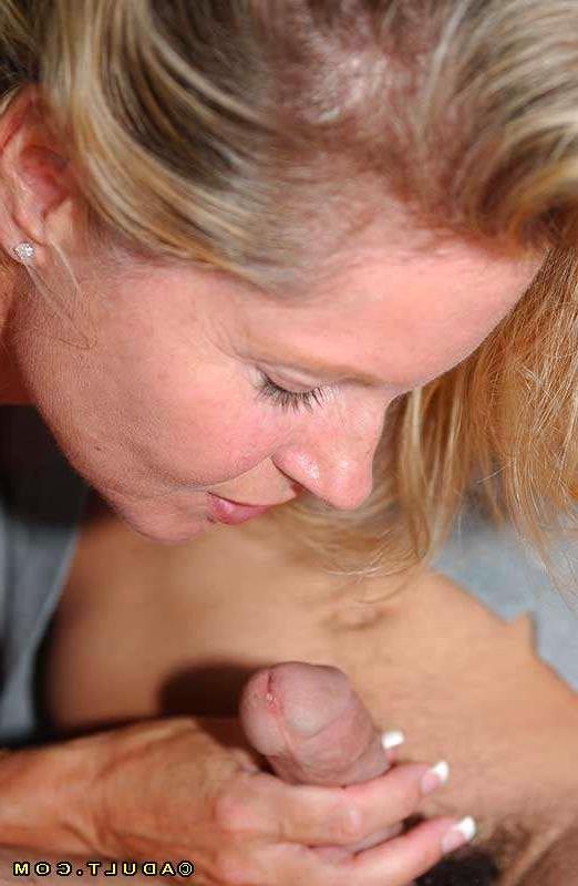 16P a mature milf fucked by her young bf in motel