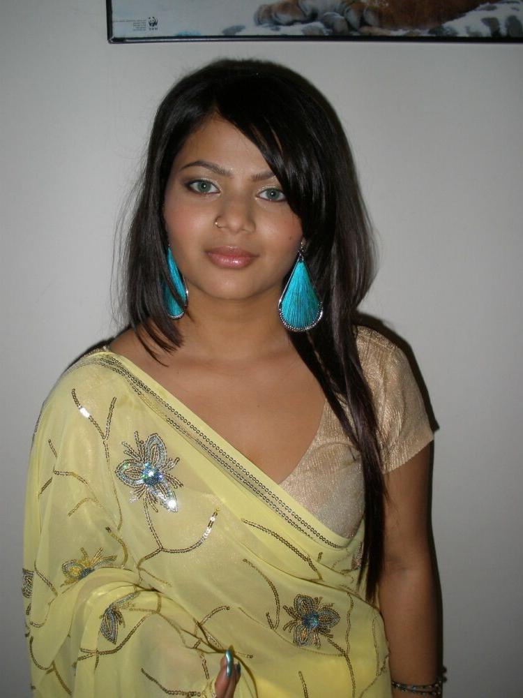15P Real indian gfs are posing and naked gallery 12