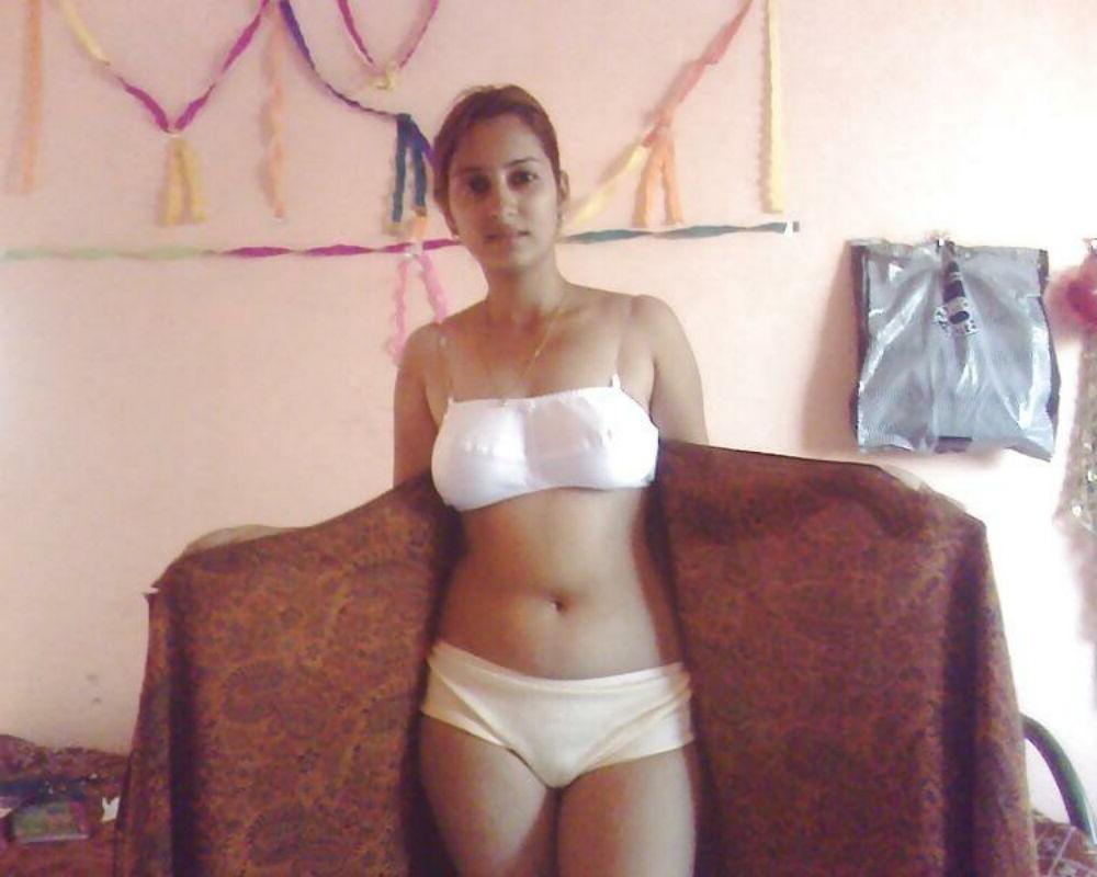 15P Indian gfs are posing and fucking gallery 5