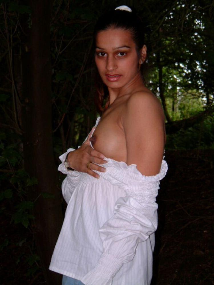 15P Exposed indian gfs are posing and fucking gallery 5