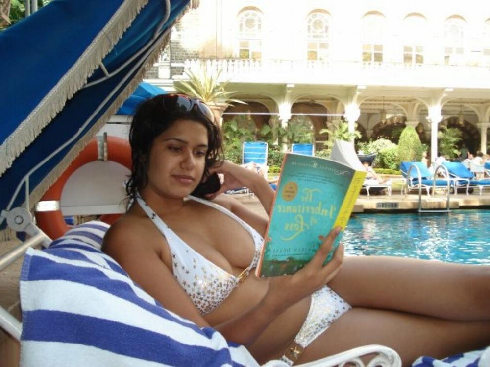 15P Real indian gfs are posing and naked gallery 41