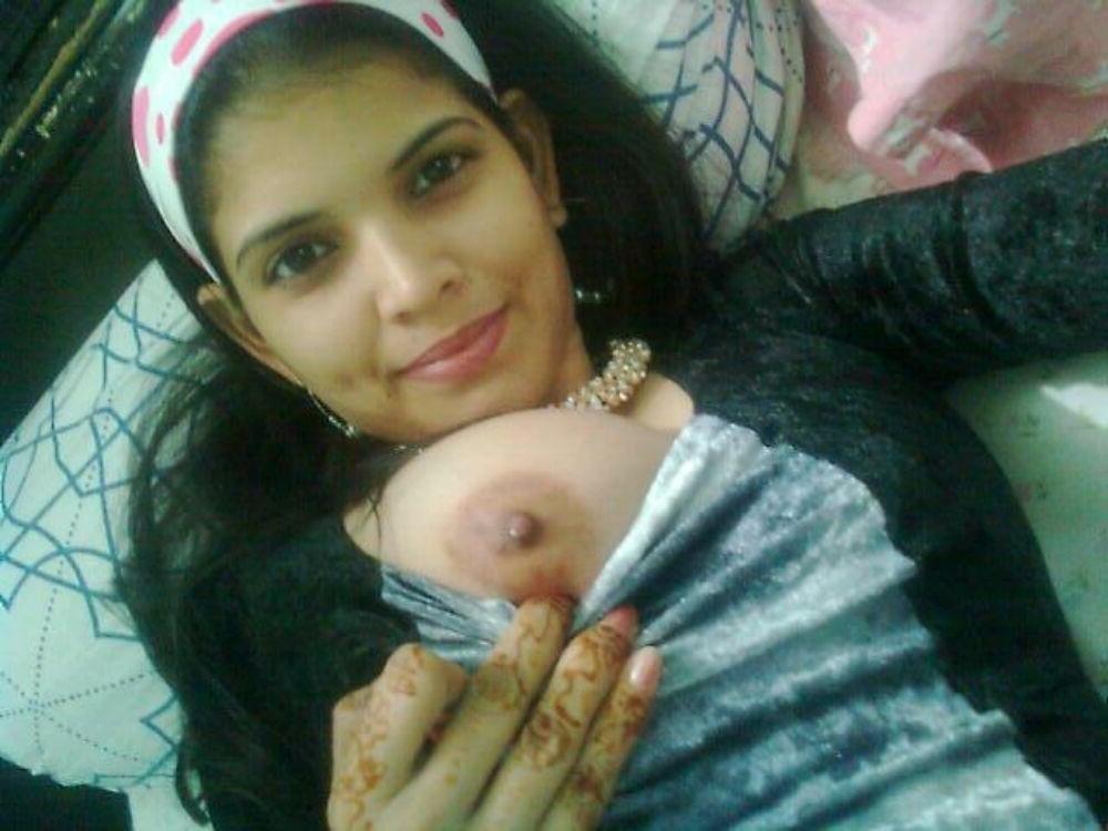 14P Real indian gfs are posing and naked gallery 45
