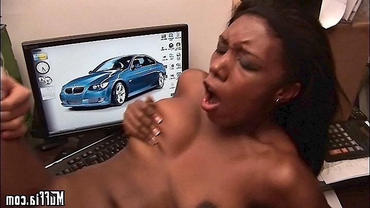 16P Naughty cashier gets reprimanded by her boss
