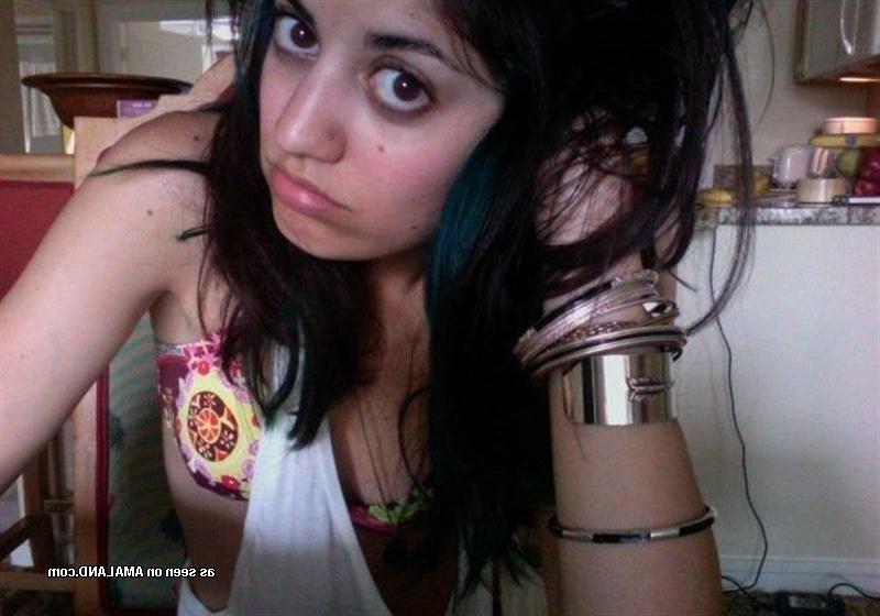 15P Gorgeous amateur Latina girlfriends posing in real homemade pix