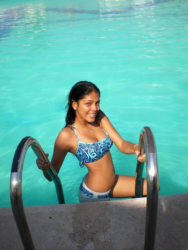 15P Gorgeous amateur Latina teen girlfriends posing in homemade pix