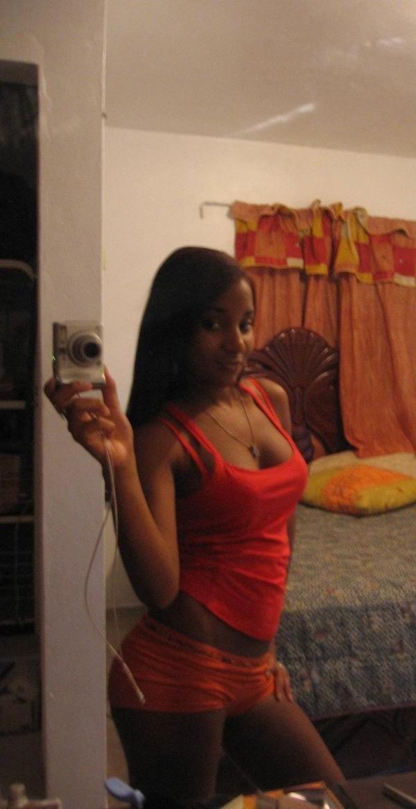 15P Gorgeous amateur Latina teen girlfriends posing in homemade pix