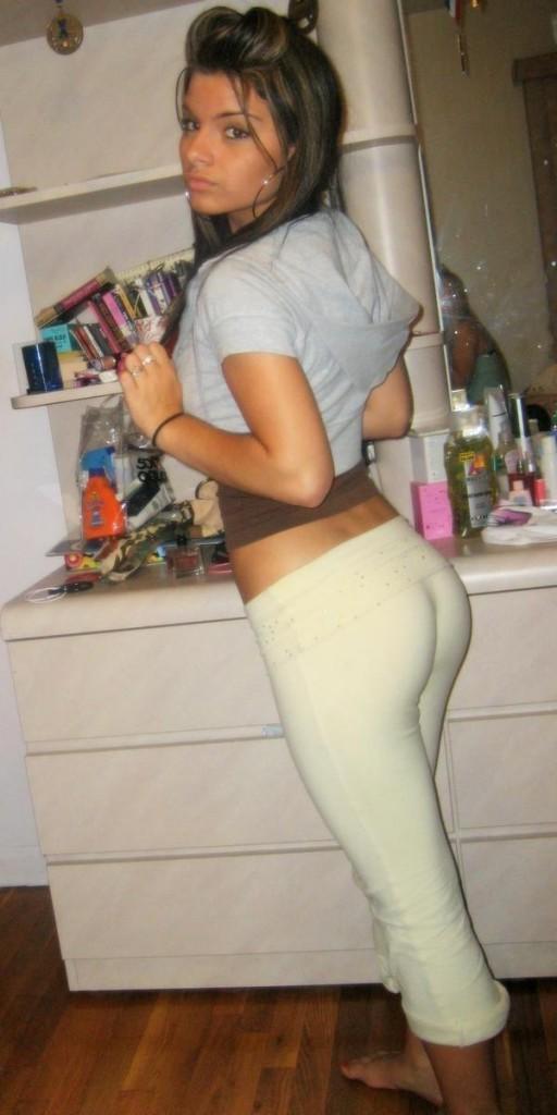 15P Gorgeous amateur Latina teen girlfriends posing in homemade pix