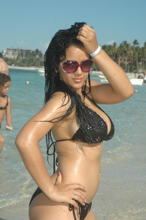 15P Gorgeous amateur Latina teen girlfriends posing in homemade pix