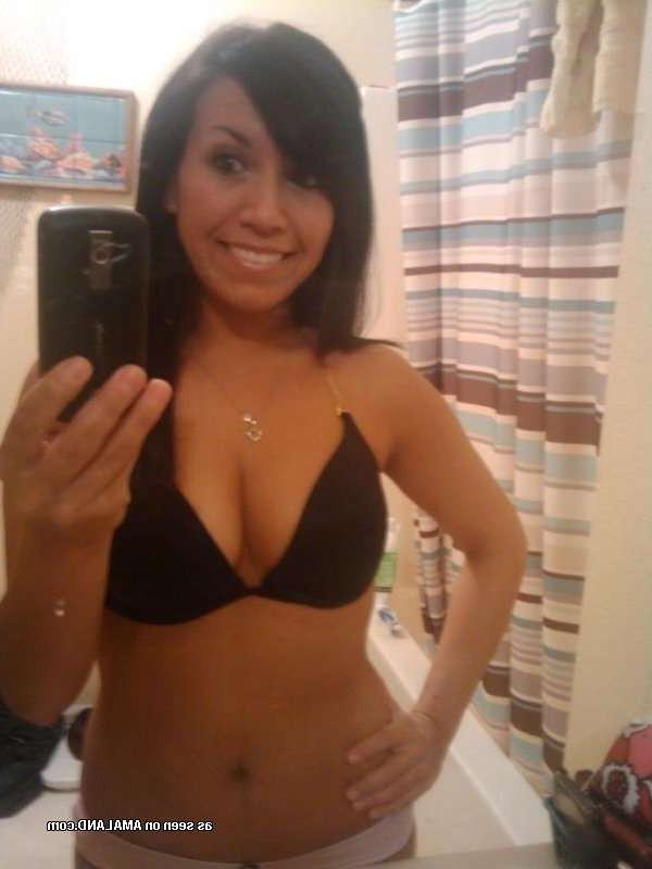 15P Beautiful amateur Latina teen girlfriends pose in homemade pix