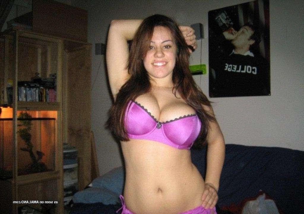 15P Beautiful amateur Latina teen girlfriends pose in homemade pix
