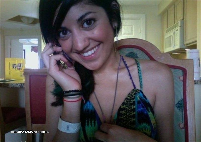 15P Beautiful amateur Latina teen girlfriends pose in homemade pix