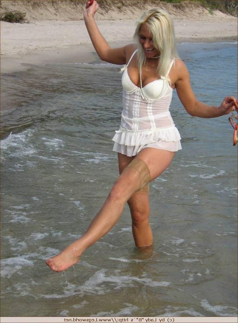 12P Leggy german amateur lady in nylons posing on the beach