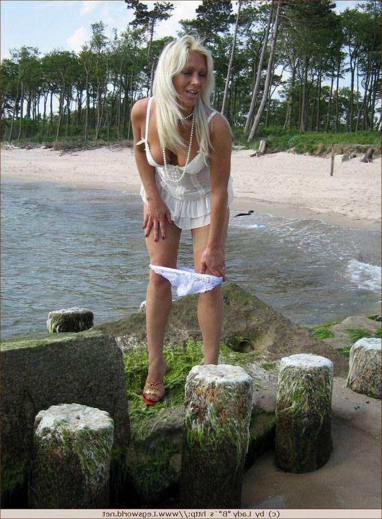 12P Leggy german amateur lady in nylons posing on the beach
