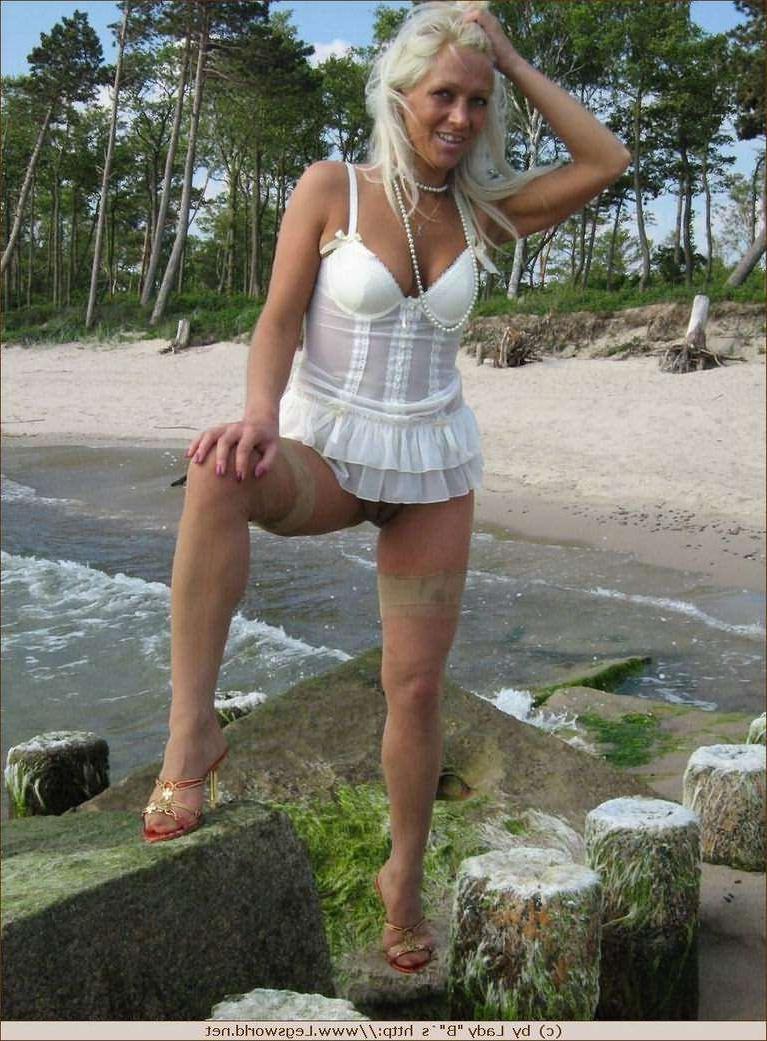 12P Leggy german amateur lady in nylons posing on the beach