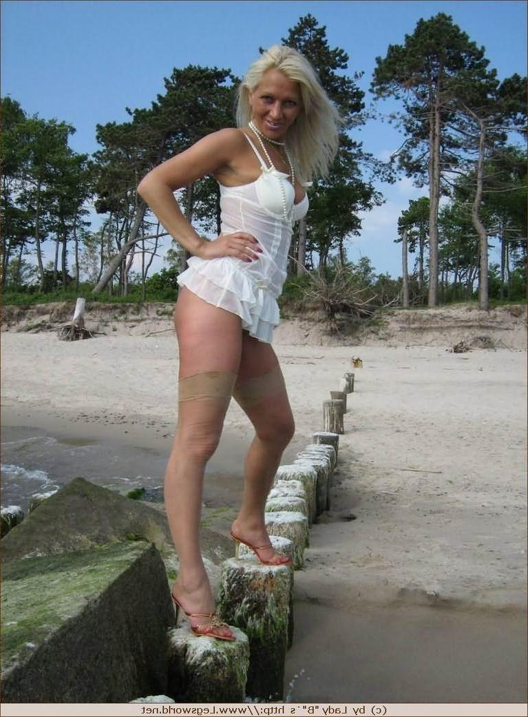 12P Leggy german amateur lady in nylons posing on the beach