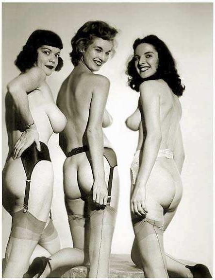 16P Vintage trio babes in classical stockings
