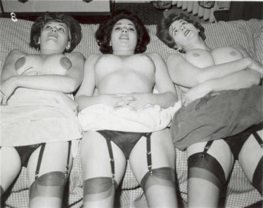 16P Vintage trio babes in classical stockings
