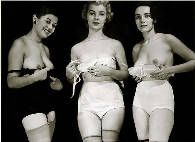 16P Vintage trio babes in classical stockings