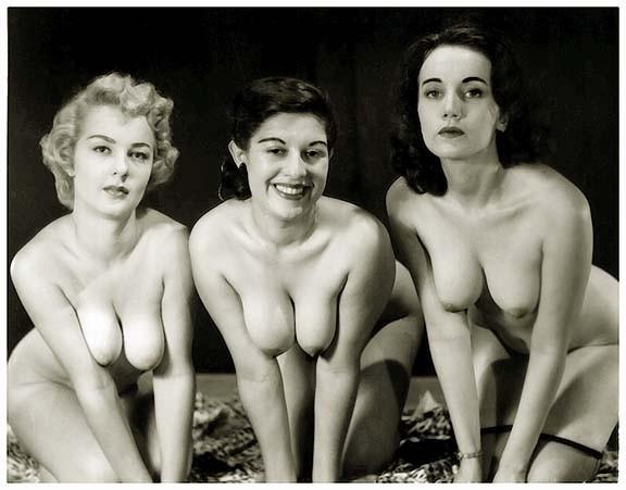 16P Vintage trio babes in classical stockings