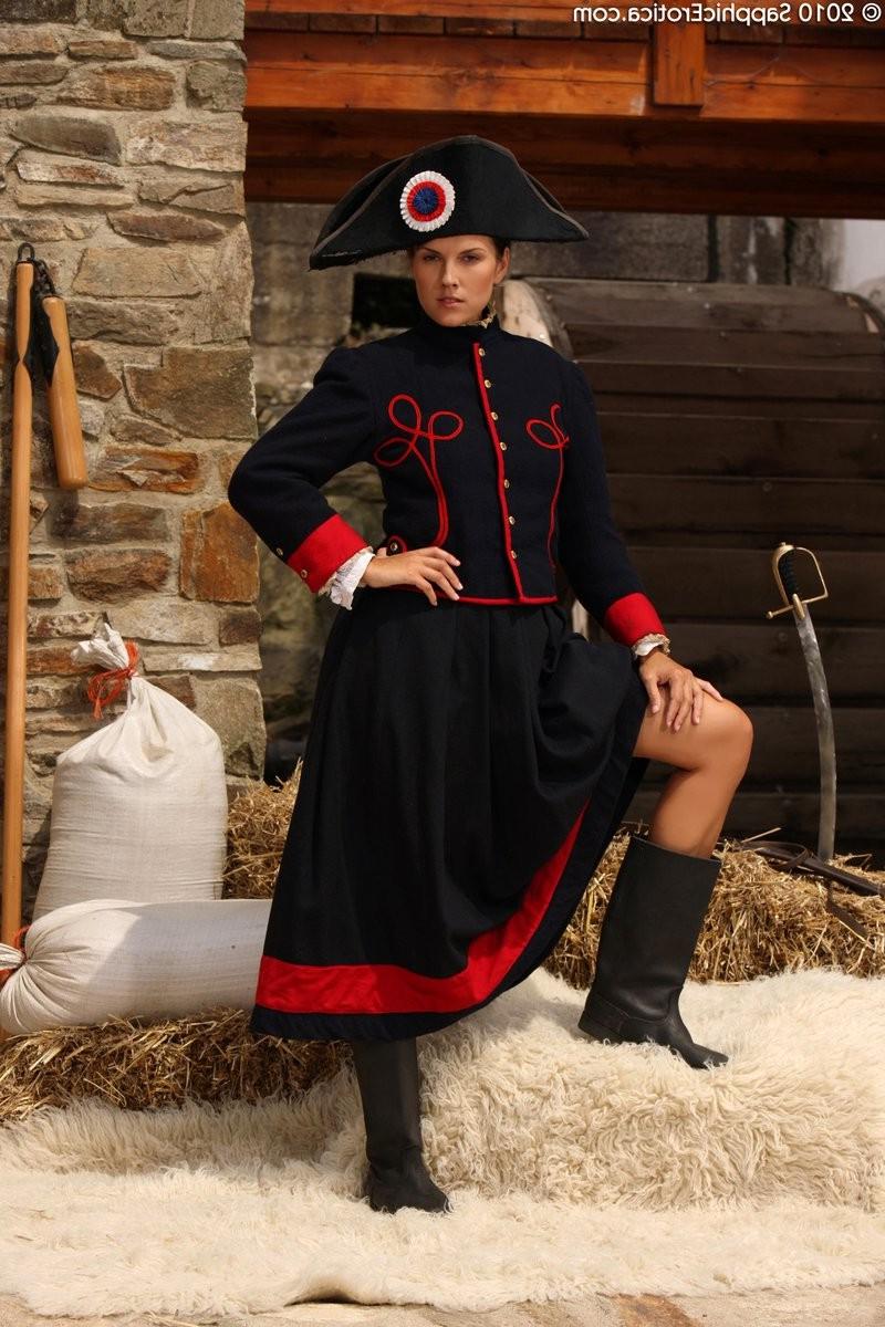 16P Napoleonic dressed vixens tongue and rub in historic orgy