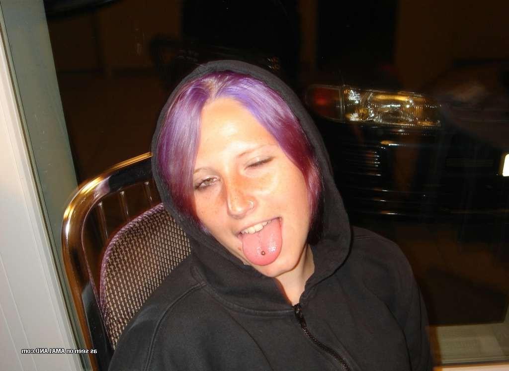 15P Goth emo teen lesbian girlfriends pose in bathtub and make out