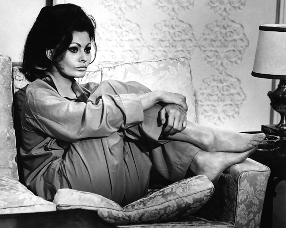 25P Sophia Loren Foot Pics