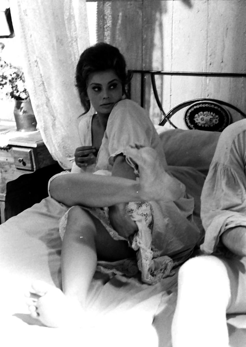 25P Sophia Loren Foot Pics