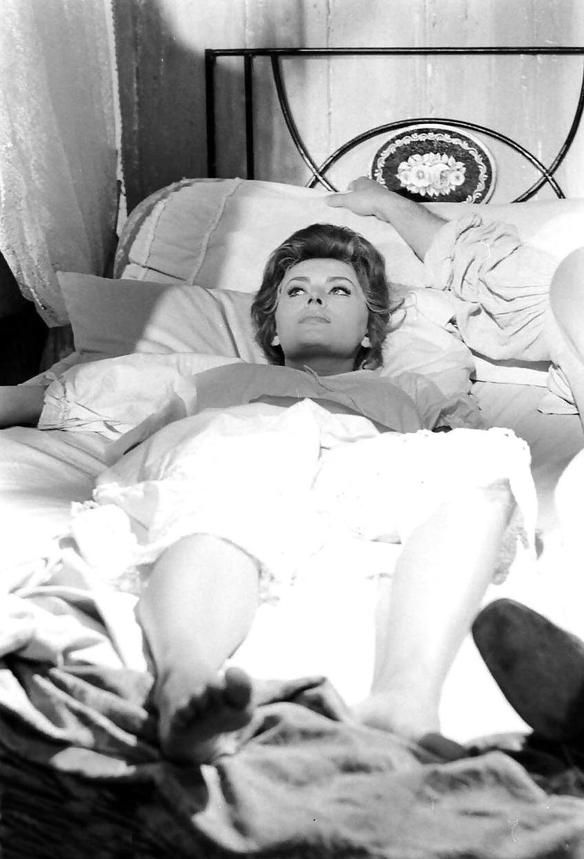 25P Sophia Loren Foot Pics