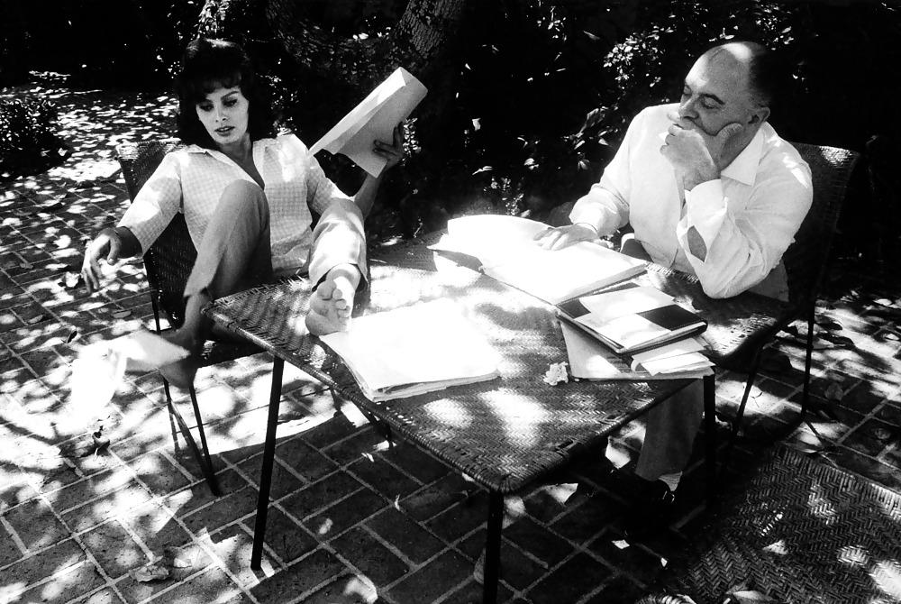 25P Sophia Loren Foot Pics