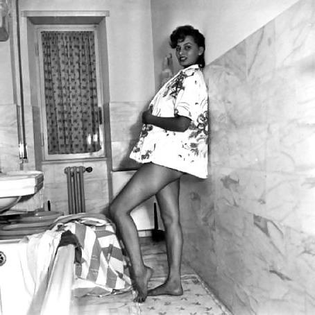 25P Sophia Loren Foot Pics
