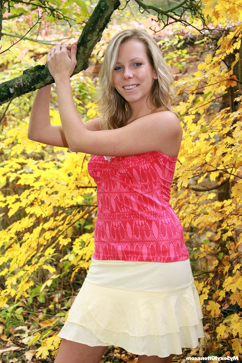 15P Teenie loves spring so she can masturbate outdoor