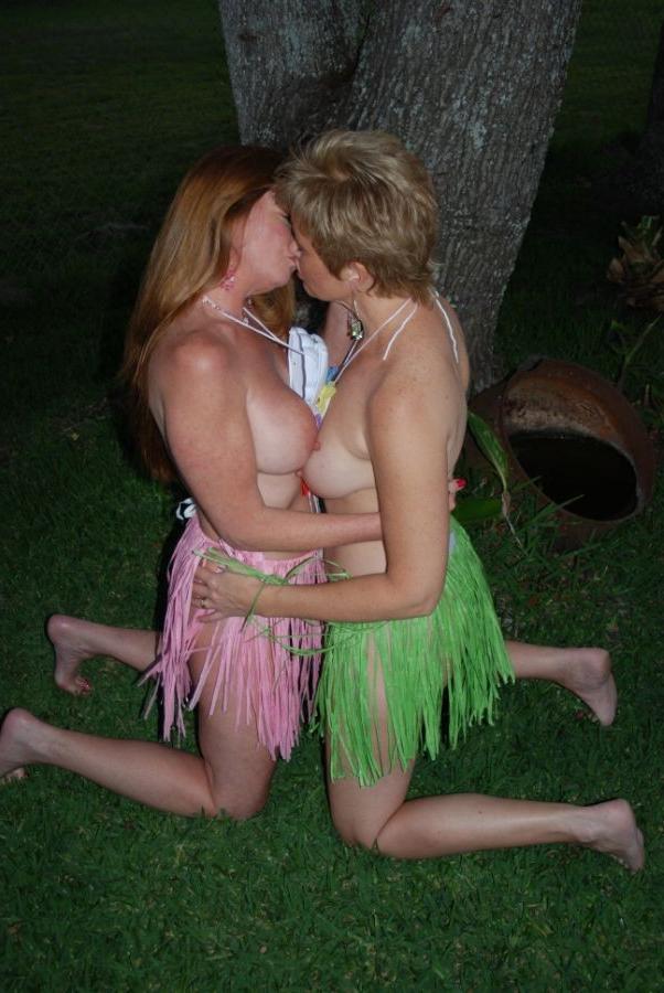 15P Swinger moms licking each other outdoors