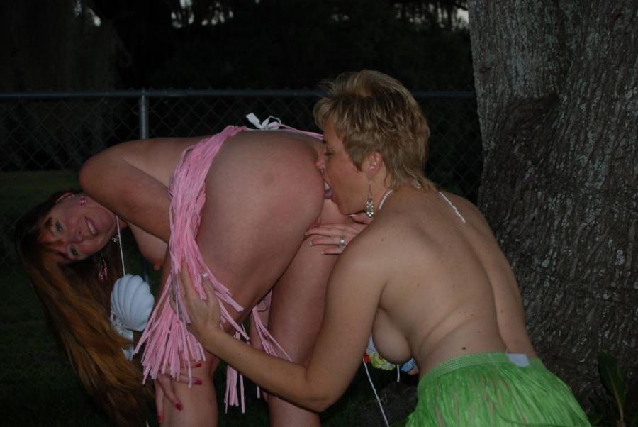 15P Swinger moms licking each other outdoors