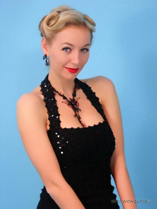 16P Hayley Marie Strips To Her Stockings