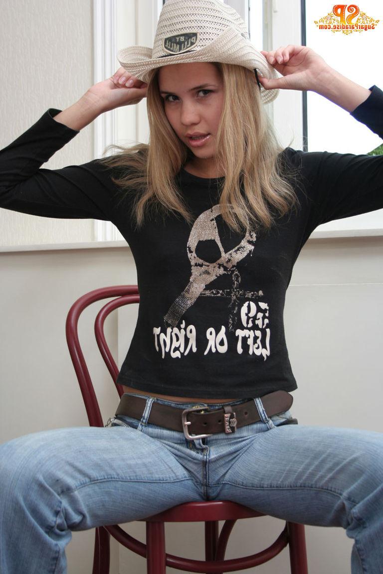 20P Cowboy wanton girl