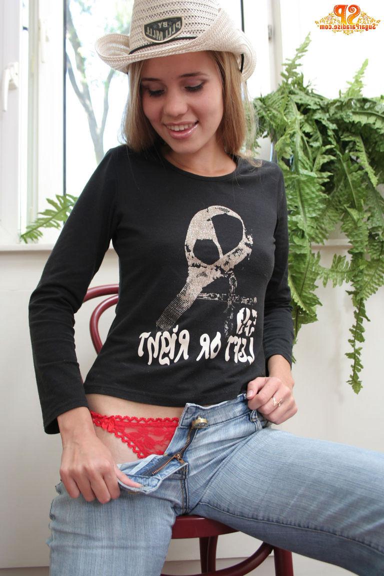 20P Cowboy wanton girl