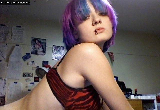 25P Hot Emo Cam Girl 