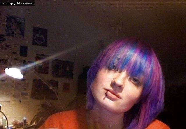 25P Hot Emo Cam Girl 