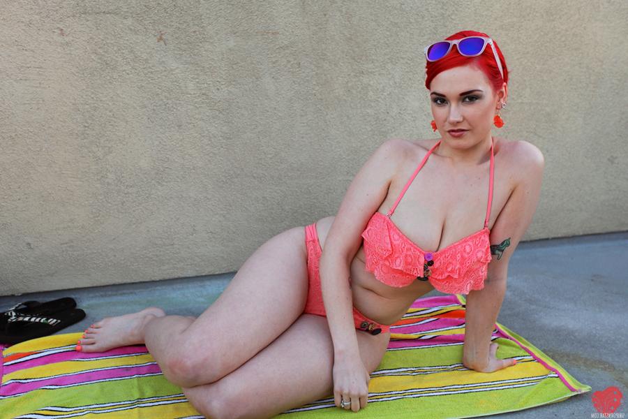 12P SIRI BIG TIT REDHEAD SOLO TEASE