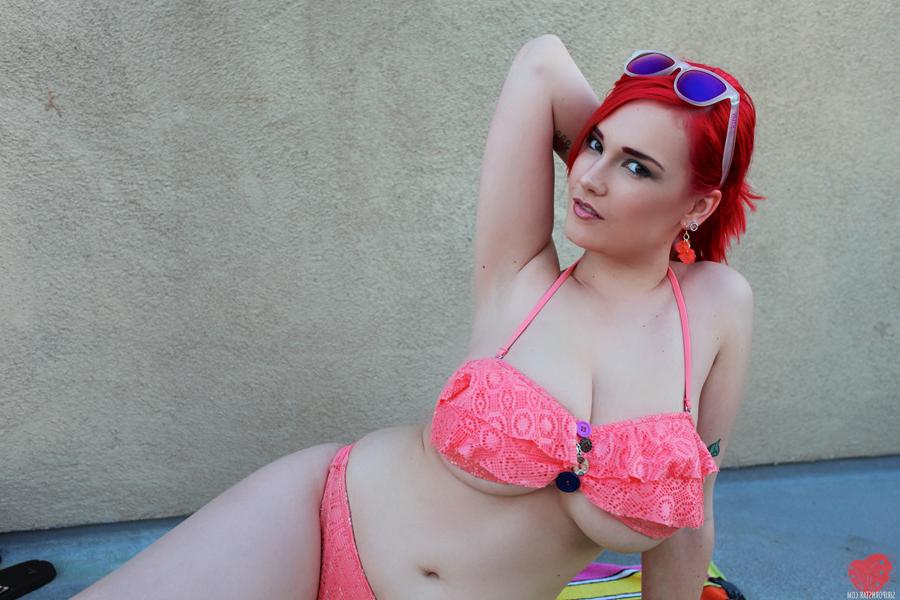 12P SIRI BIG TIT REDHEAD SOLO TEASE