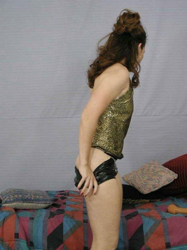 16P Mature masturbating her pussy hard and spreading