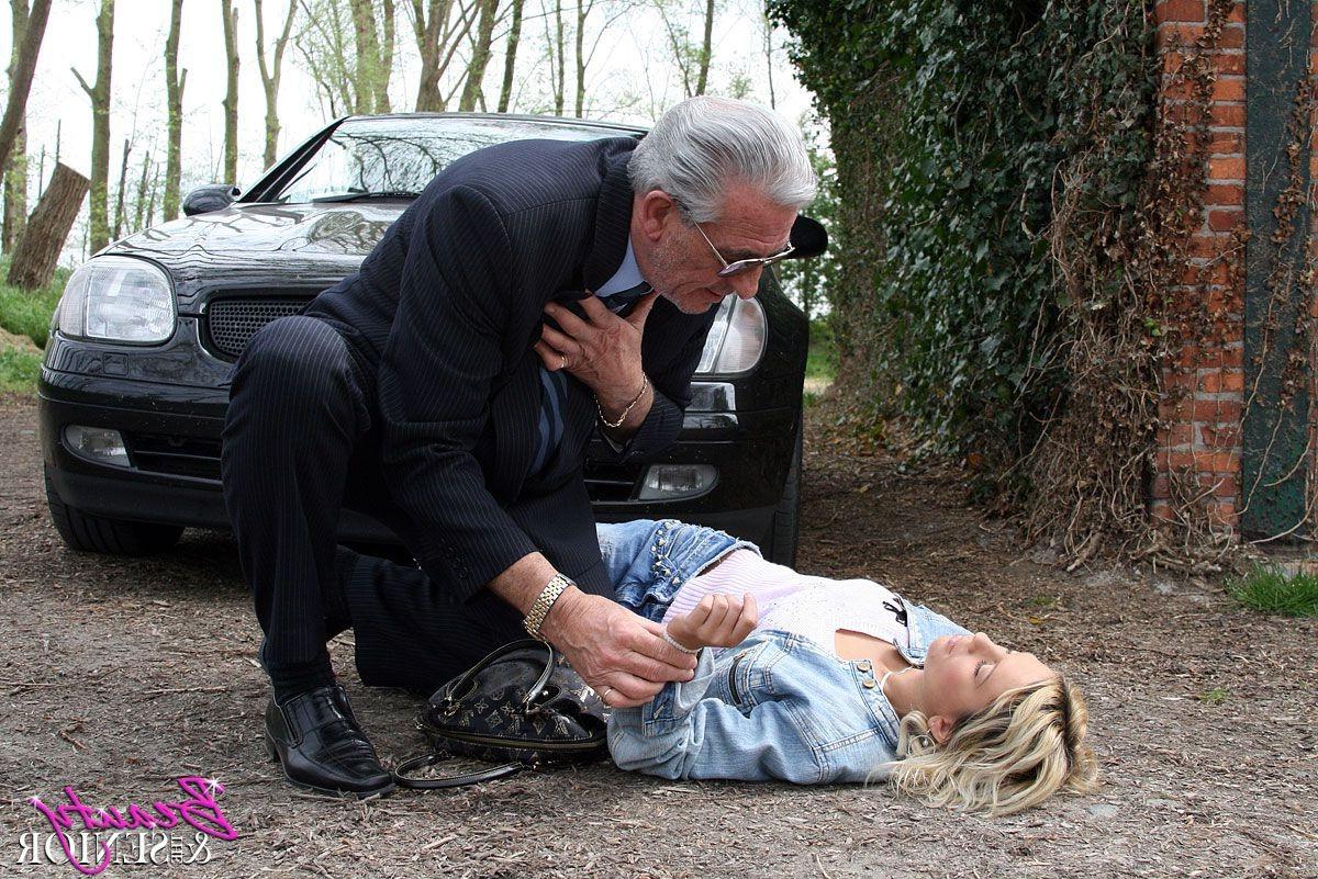 14P Older senior fucking teenage blonde after a crash
