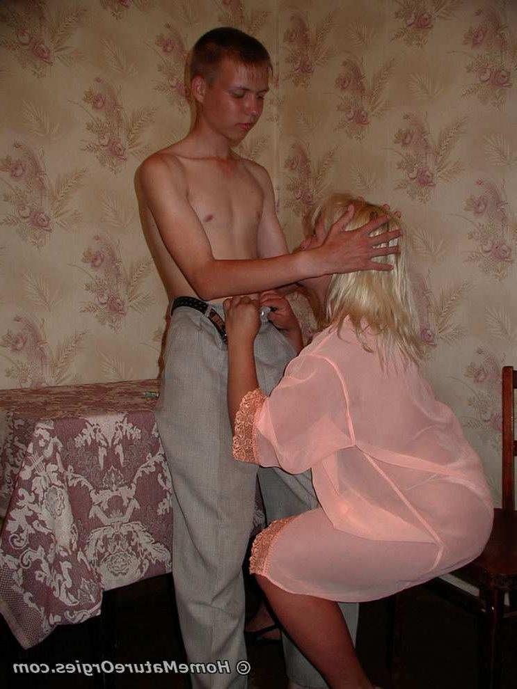 16P Mom fucks a boy
