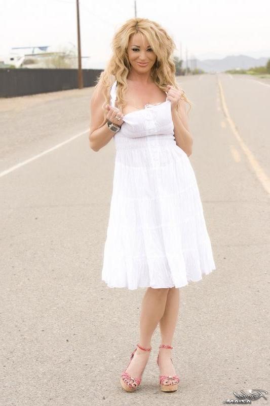 15P Rachel Aziani gets naked in the middle of the street