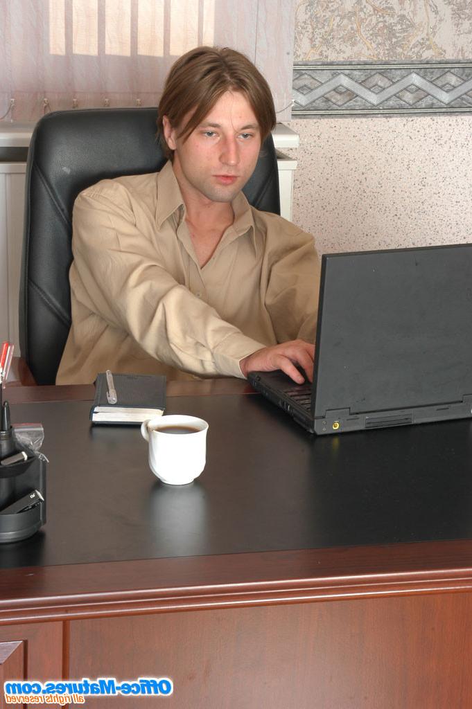 15P Boss fucked sexual mature new worker woman at office