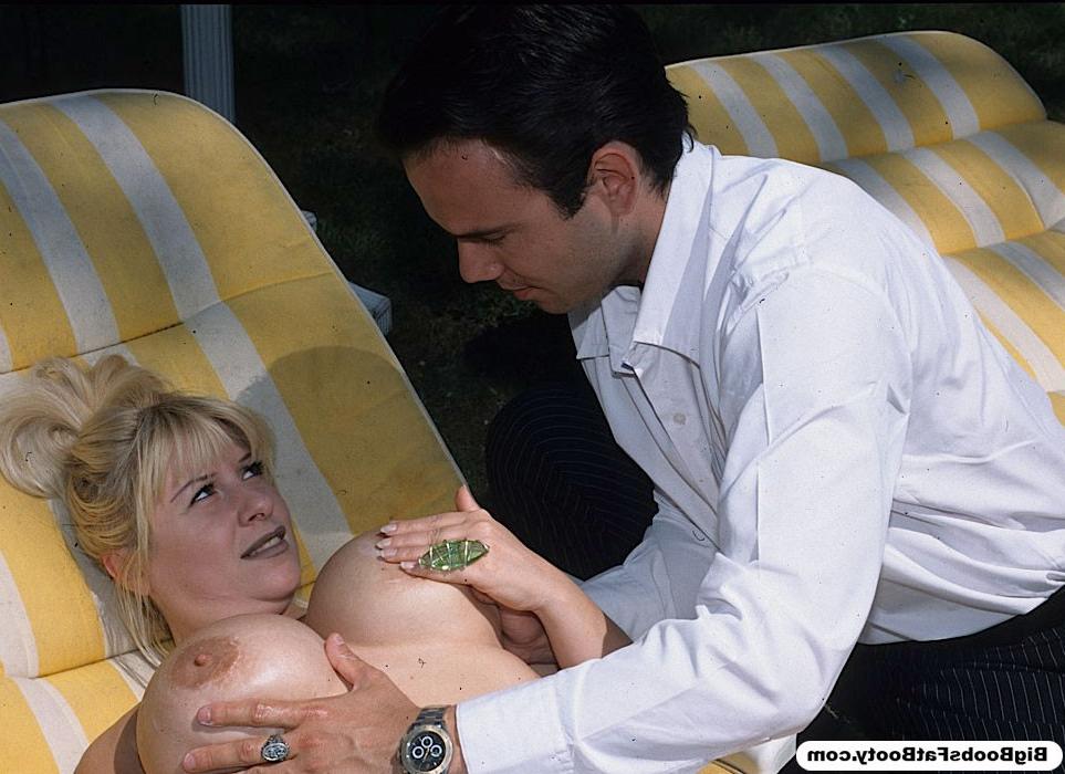 16P Amateur mature blondie s picnic outdoor Fuckery