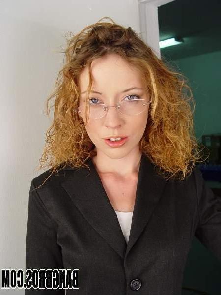 17P Secretary Syndee sucking her boss for her pay rise