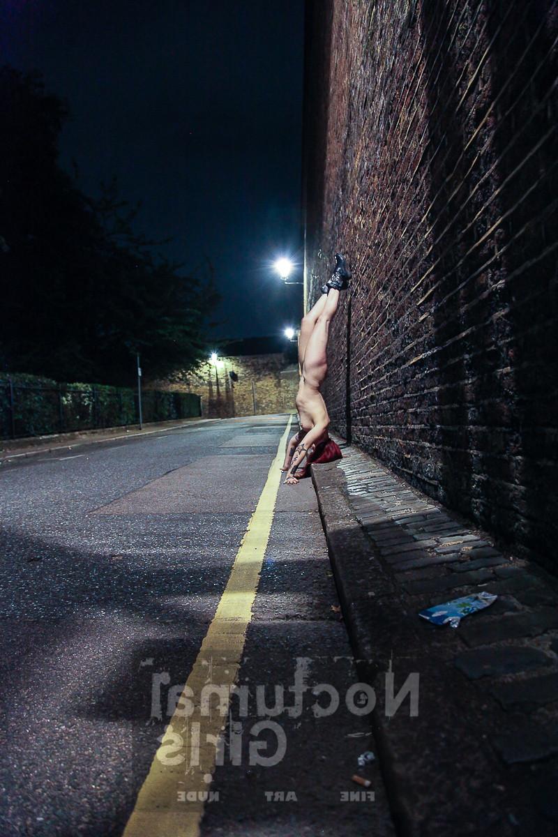 8P Shay Hendrix Posing nude in the night time