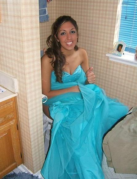 15P Hot babe pissing outdoors